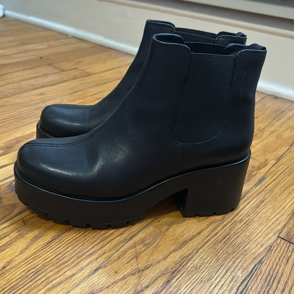 Vagabond Dioon Elastic Black Chelsea Boots